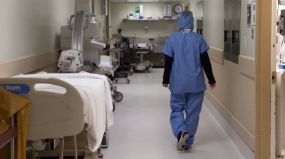 نقل عدد من المصابين بكورونا خارج تونس الكبرى بسبب نفاذ الأسرة بالمستشفيات