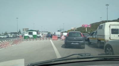 قوات الأمن تغلق محطة الاستخلاص في مرناق من الإتجاهين (فيديو)