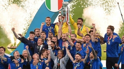 إيطاليا تفوز بكأس أمم أوروبا لكرة القدم (صور)
