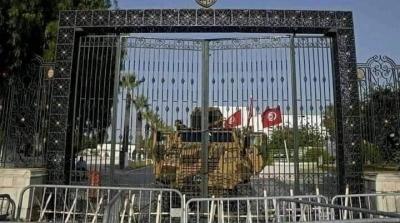 صدور قرار تجميد البرلمان و رفع الحصانة عن نوابه في الرائد الرسمي 