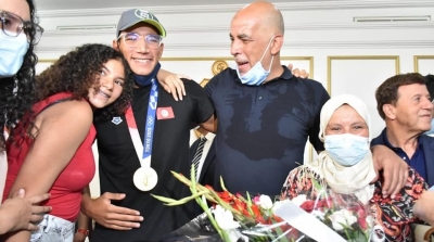 البطل الأولمبي أيوب الحفناوي يعود الى تونس (صور)