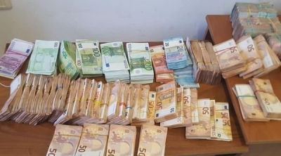القصرين: الاحتفاظ ب 5 أشخاص كانت بحوزتهم 5 مليارات 