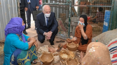 قيس سعيّـد للنساء الحرفيات بحي هلال:  13 أوت هـو أنتـوما 