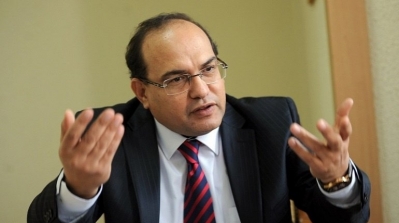 اتحاد المحامين العرب : تقييد حرية شوقي الطبيب ينافي قواعد القانون الدولي