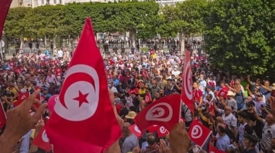 المسرح البلدي : محتجون يرفعون شعار يسقط الانقلاب (فيديو)