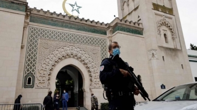 فرنسا تتجه إلى إغلاق مساجد وحل جمعيات تروج للإسلام المتطرف  