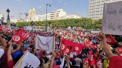 العاصمة : أنصار قيس سعيد يعبرون عن مساندتهم لقراراته (صور)