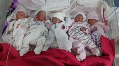 جزائرية تنجب خمسة توائم بصحة جيدة