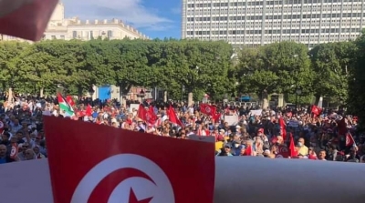 العاصمة : تعزيزات أمنية مكثفة و تزايد عدد المحتجين ضد قرارات الرئيس (صور)