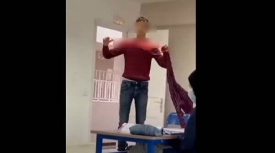 رشق أستاذه بملابس داخلية نسائية: طرد نهائي للتلميذ