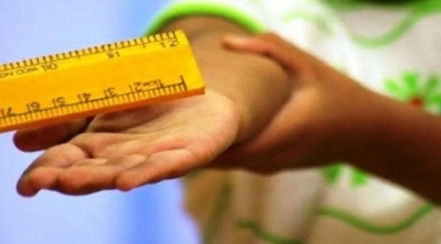 القيروان: كسر أصابع تلميذة بعد ضرب معلم لها بـالعصا